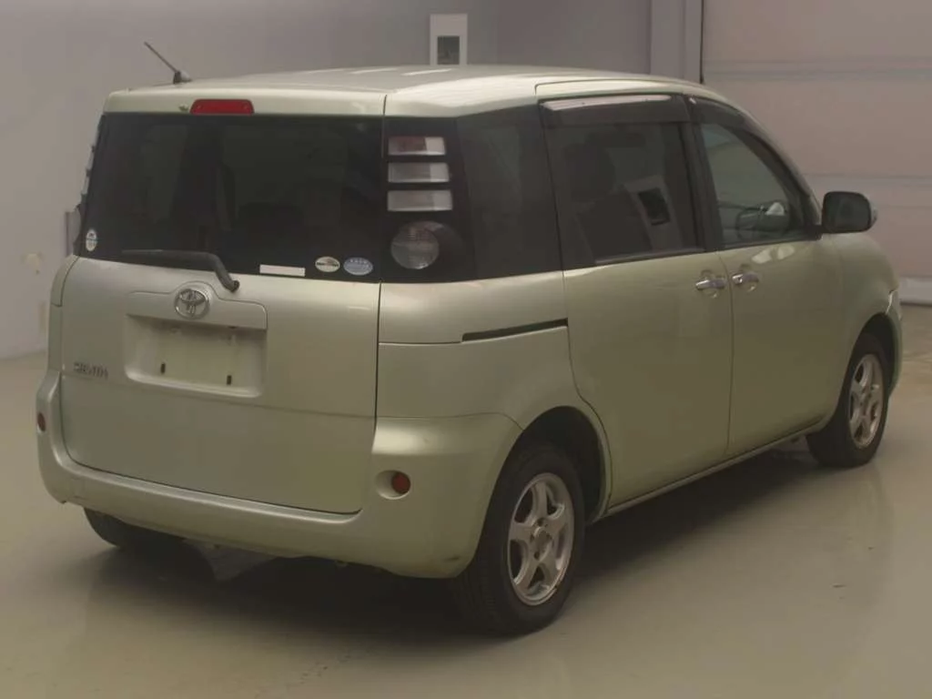 Toyota Sienta  с аукциона в Японии