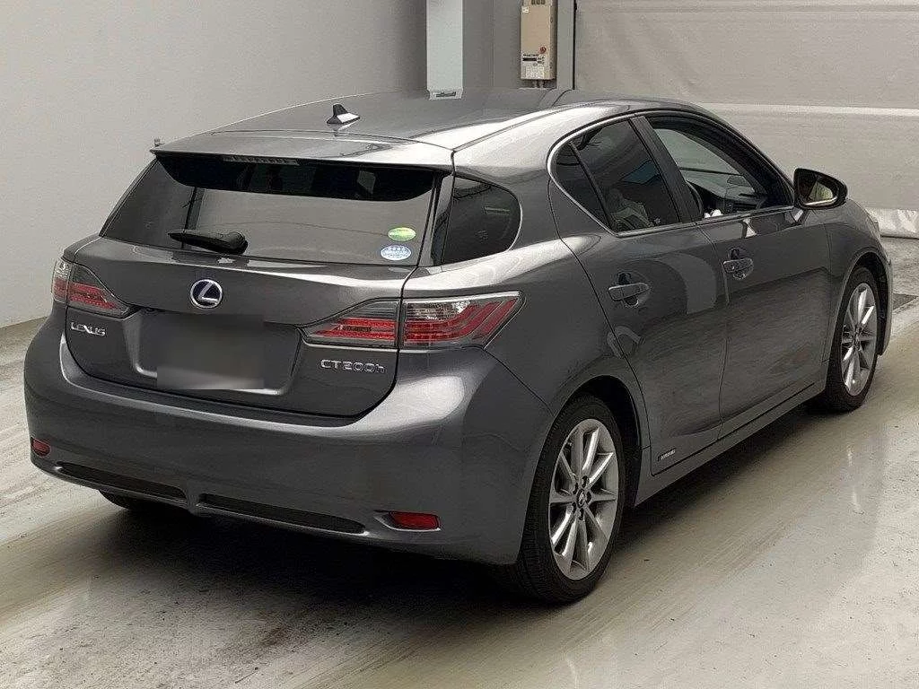 Lexus CT200h  с аукциона в Японии