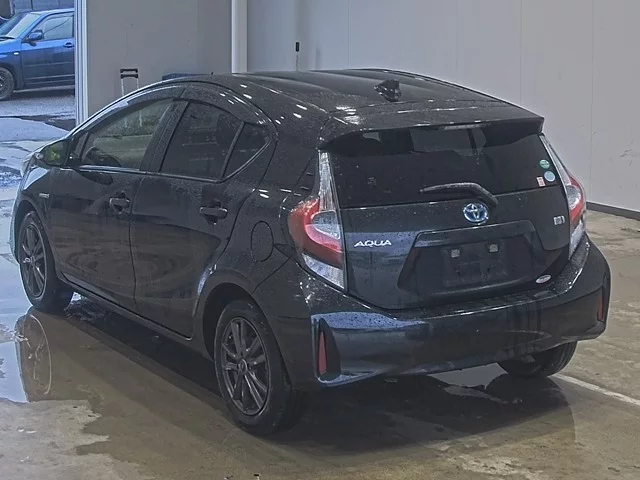 Toyota Aqua  с аукциона в Японии