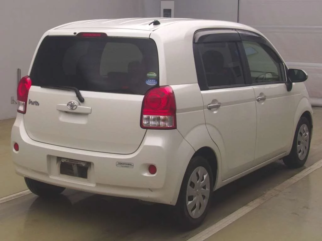 Toyota Porte  с аукциона в Японии