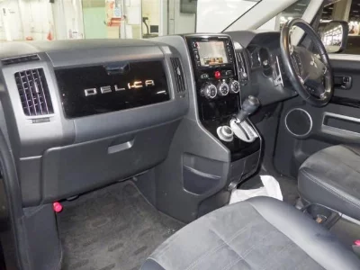 MITSUBISHI DELICA D:5