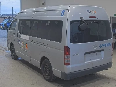 Toyota HiAce Commuter