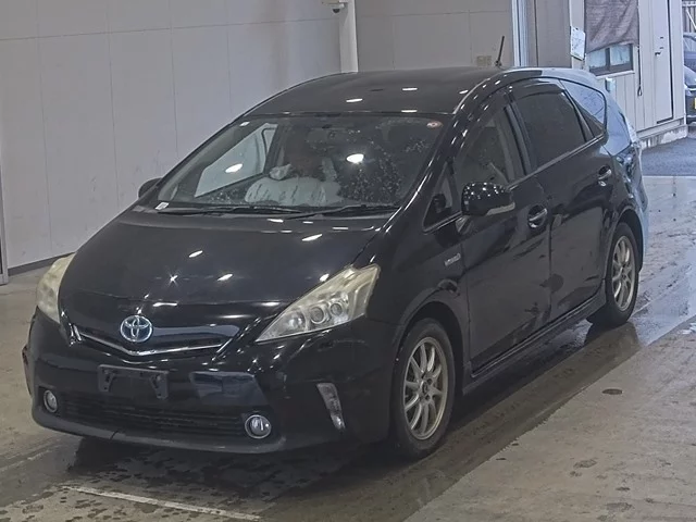 Toyota Prius Alpha  с аукциона в Японии