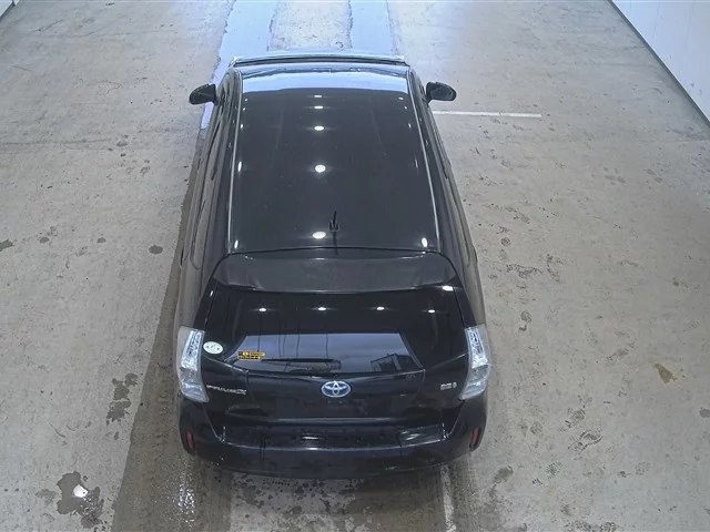 Toyota Prius Alpha  с аукциона в Японии