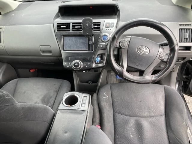 Toyota Prius Alpha  с аукциона в Японии