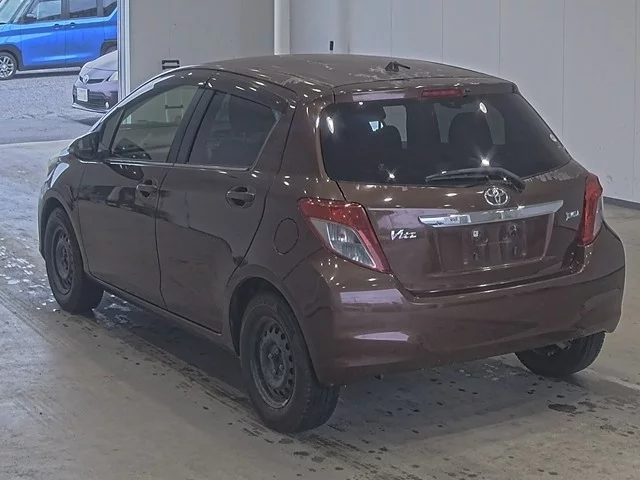 Toyota Vitz  с аукциона в Японии