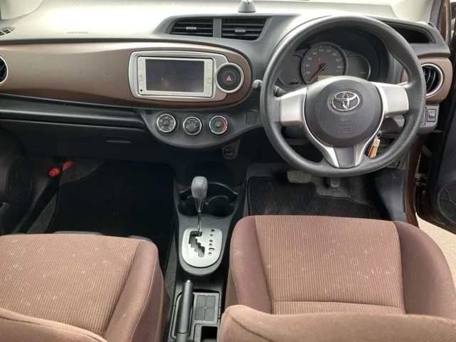 Toyota Vitz  с аукциона в Японии