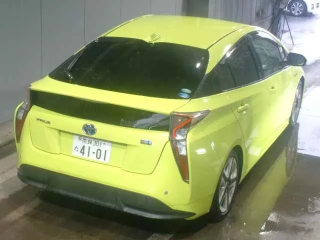 Toyota Prius  с аукциона в Японии