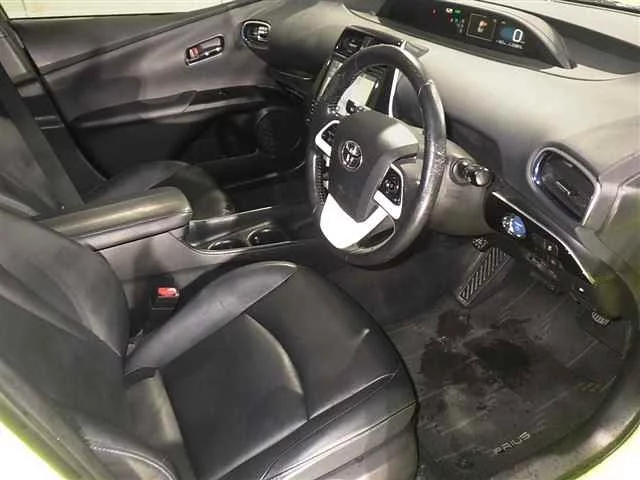 Toyota Prius  с аукциона в Японии