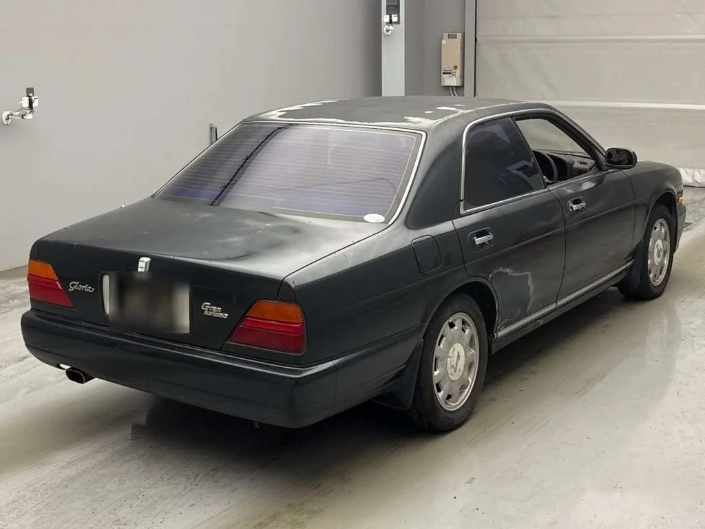 Nissan Gloria  с аукциона в Японии