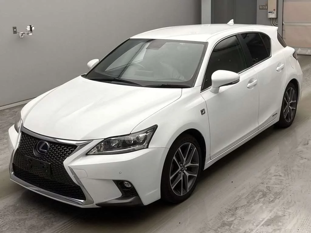 Lexus CT200h  с аукциона в Японии