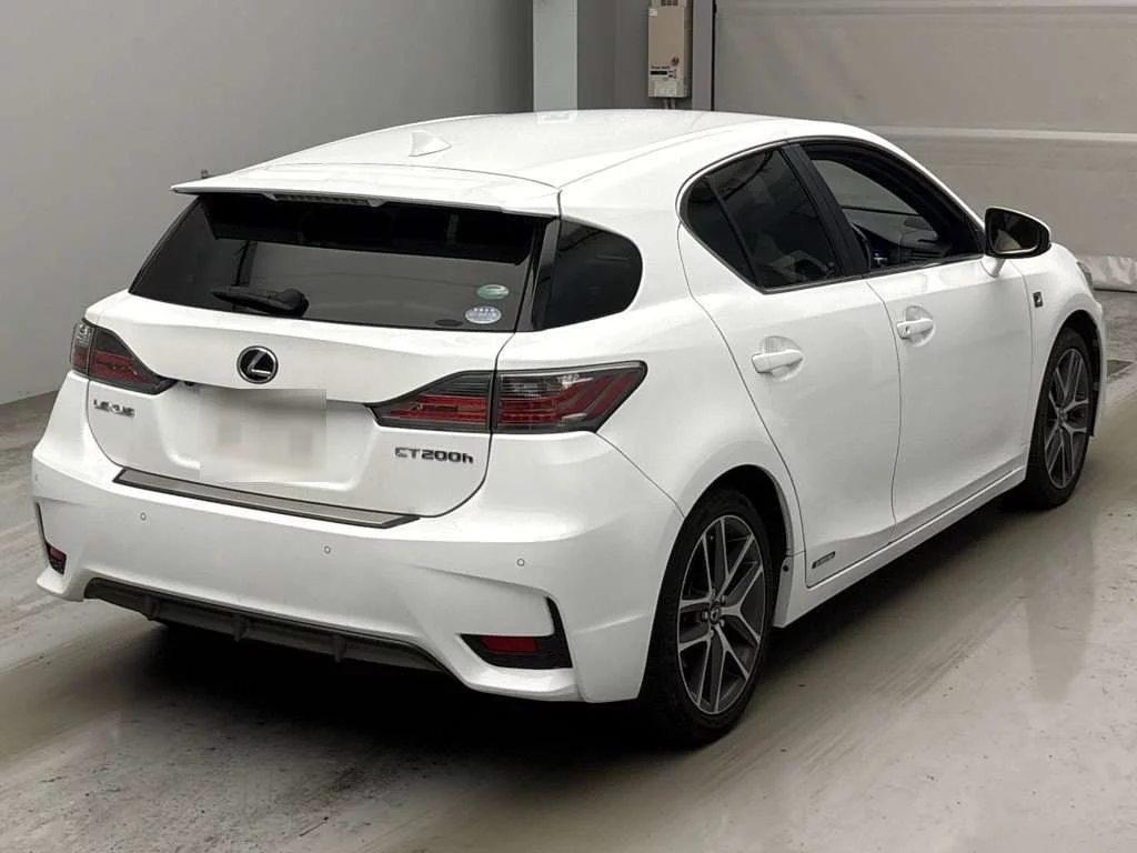 Lexus CT200h  с аукциона в Японии