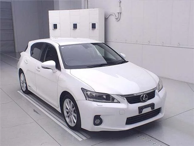 Lexus CT200h  с аукциона в Японии