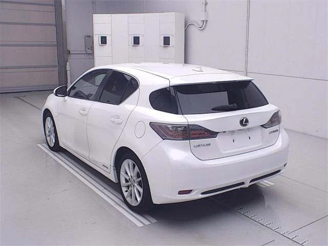 Lexus CT200h  с аукциона в Японии