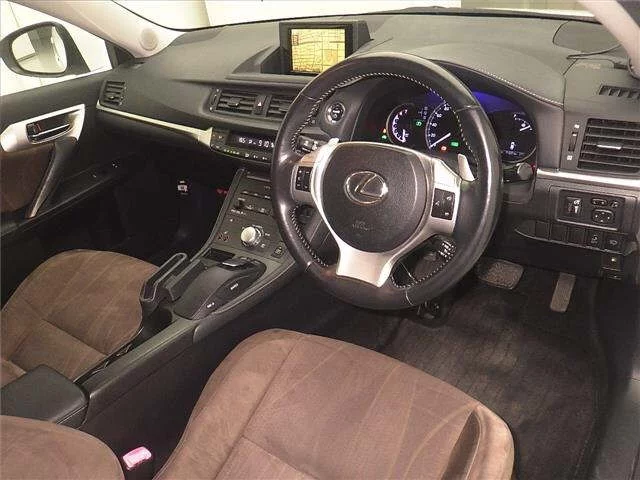 Lexus CT200h  с аукциона в Японии