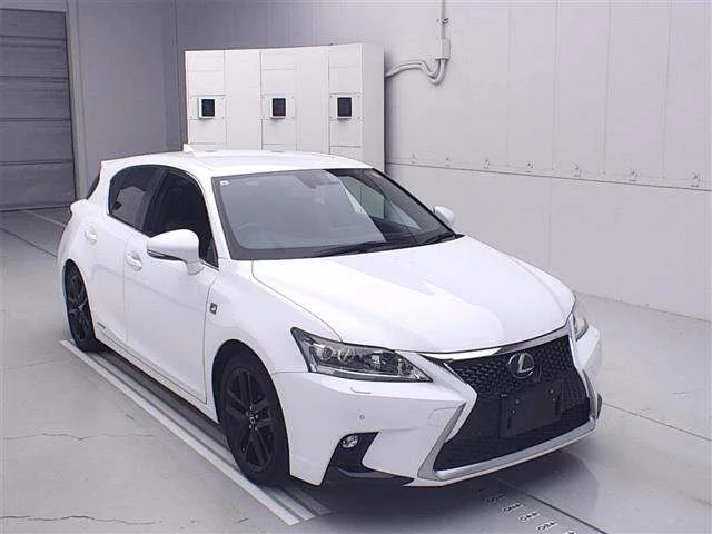 Lexus CT200h  с аукциона в Японии