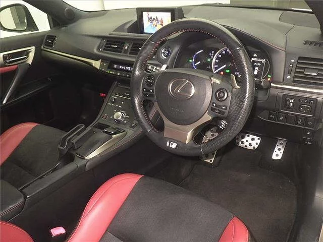 Lexus CT200h  с аукциона в Японии
