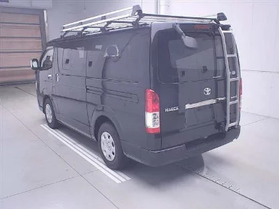 TOYOTA HIACE
