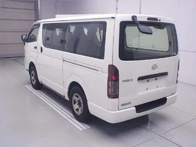 TOYOTA HIACE