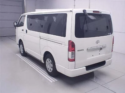 TOYOTA HIACE
