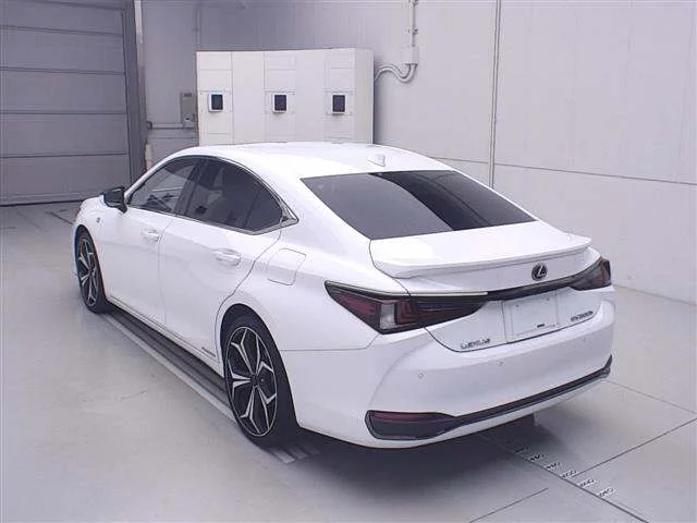 Lexus ES300h  с аукциона в Японии