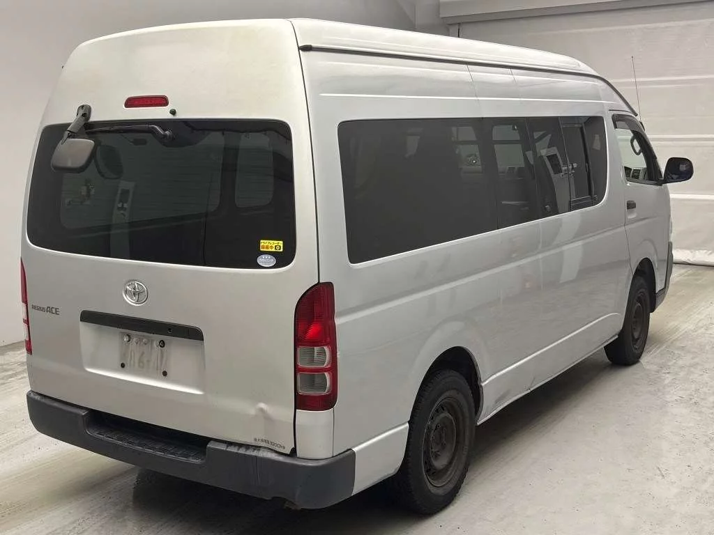 Toyota RegiusAce  с аукциона в Японии