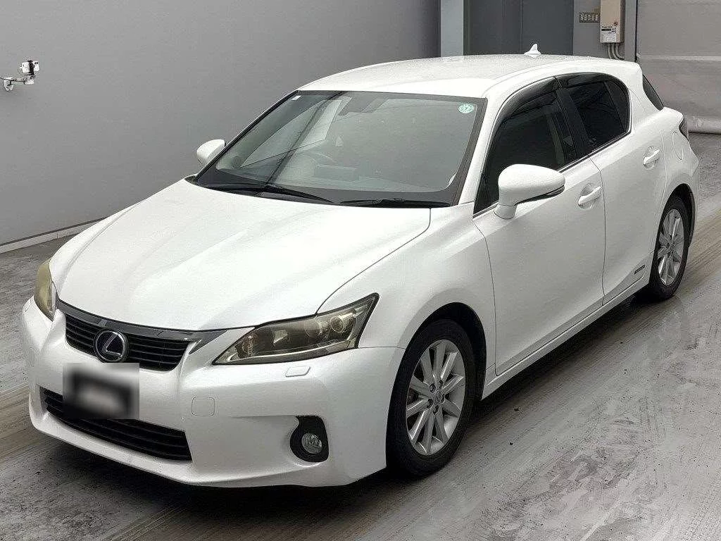 Lexus CT200h  с аукциона в Японии
