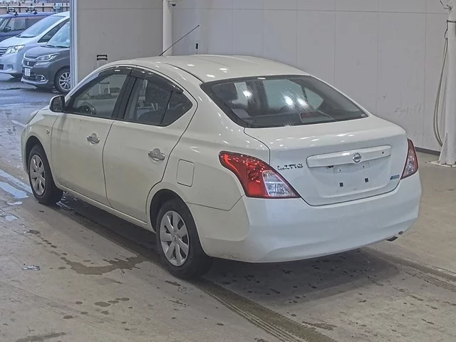 Nissan Tiida Latio  с аукциона в Японии
