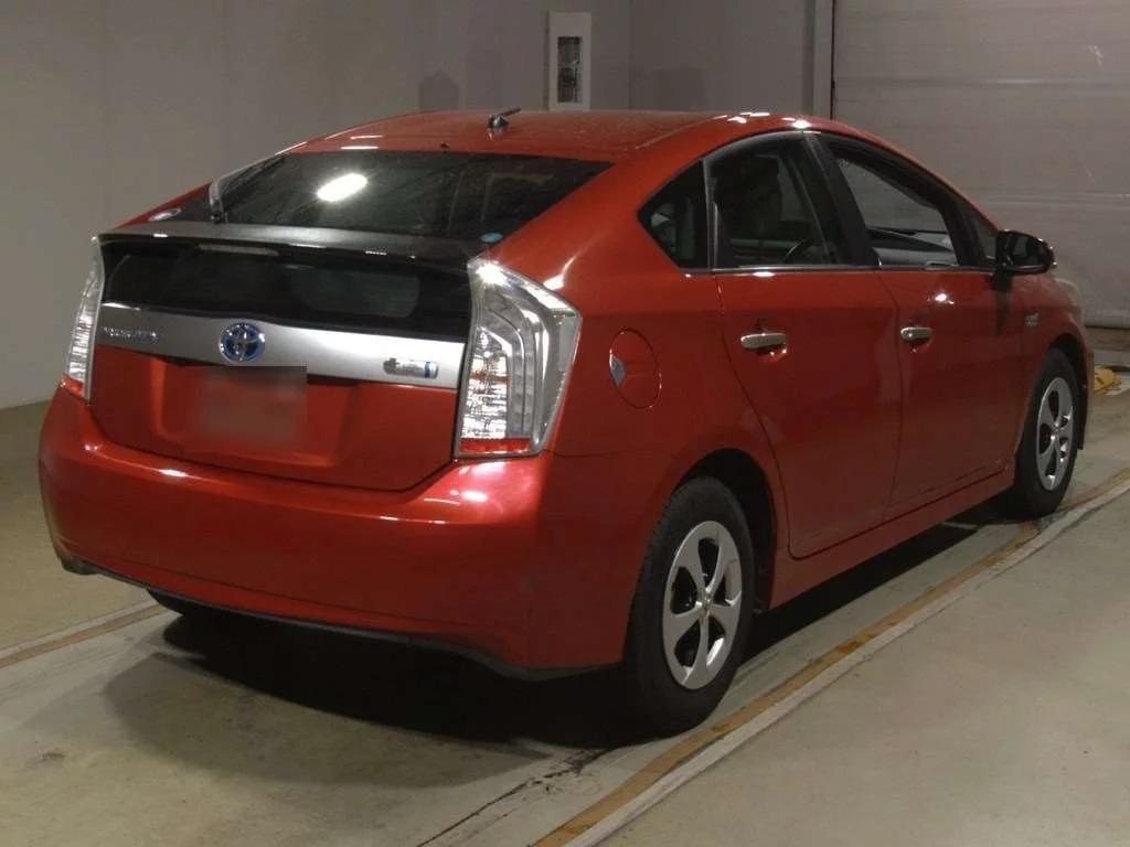 Toyota Prius PHV  с аукциона в Японии