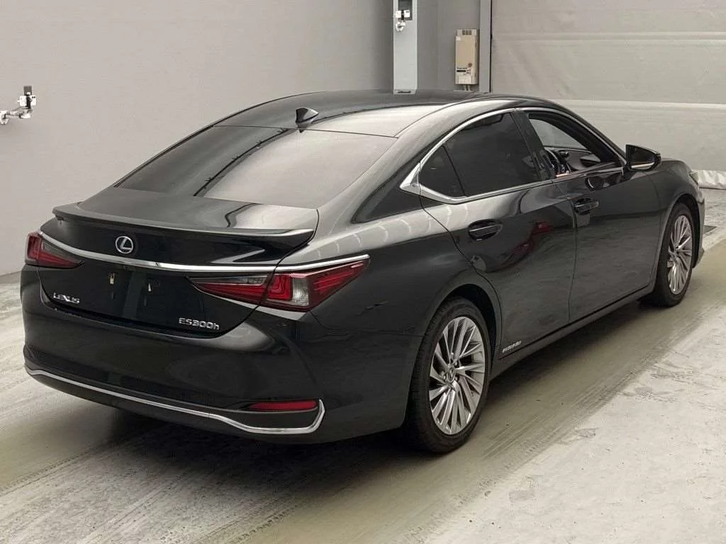 Lexus ES300h  с аукциона в Японии