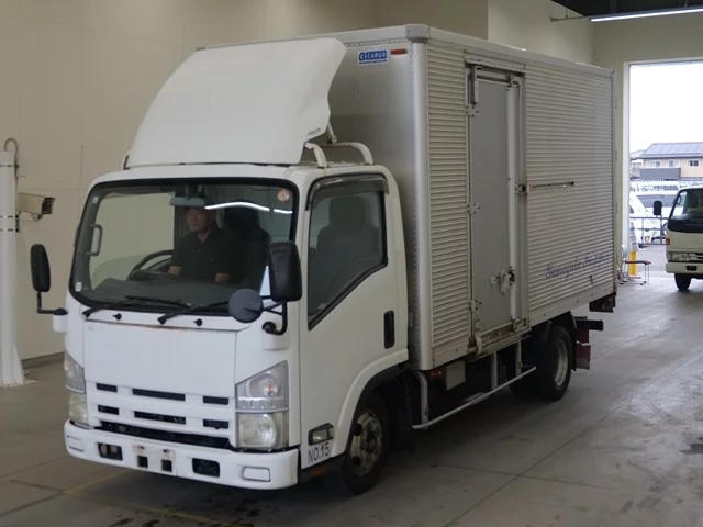 Isuzu Elf  с аукциона в Японии