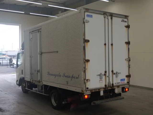 Isuzu Elf  с аукциона в Японии