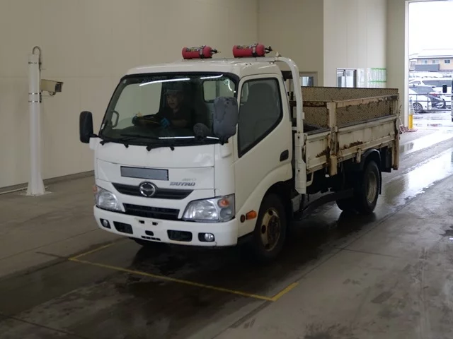 Hino Dutro  с аукциона в Японии