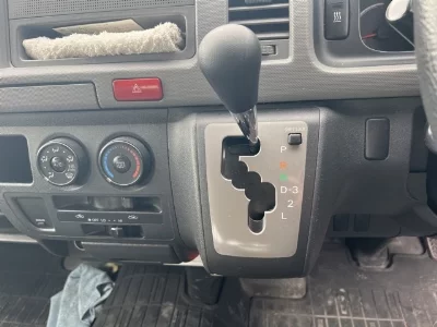 Toyota HiAce Commuter