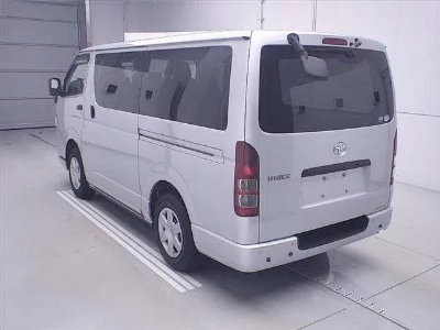 TOYOTA HIACE