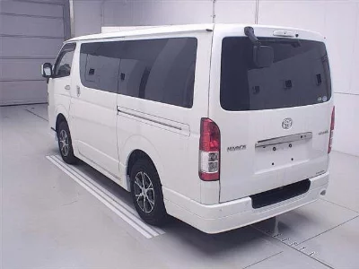 TOYOTA HIACE