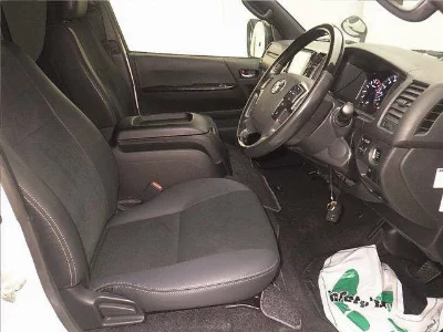 TOYOTA HIACE
