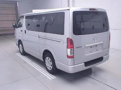 TOYOTA HIACE