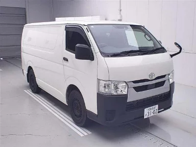 TOYOTA HIACE