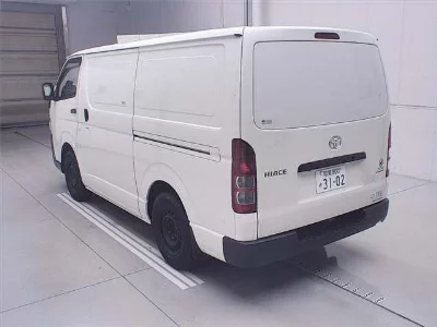 TOYOTA HIACE