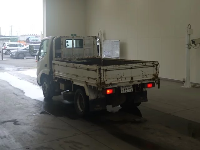 Toyota Dyna  с аукциона в Японии