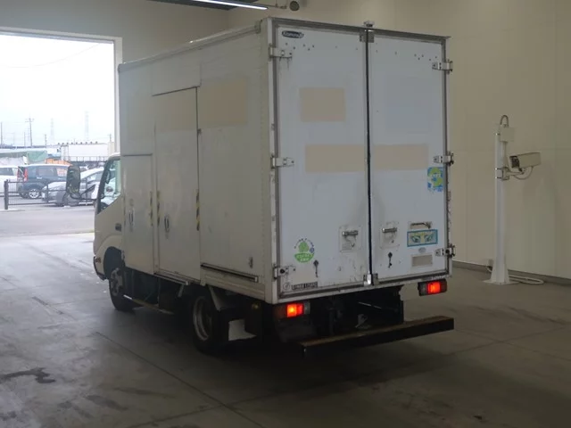 Toyota Dyna  с аукциона в Японии