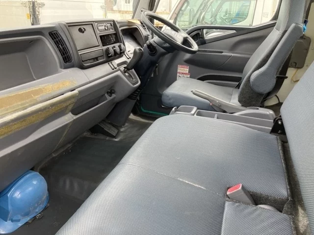 Mitsubishi Fuso Canter  с аукциона в Японии