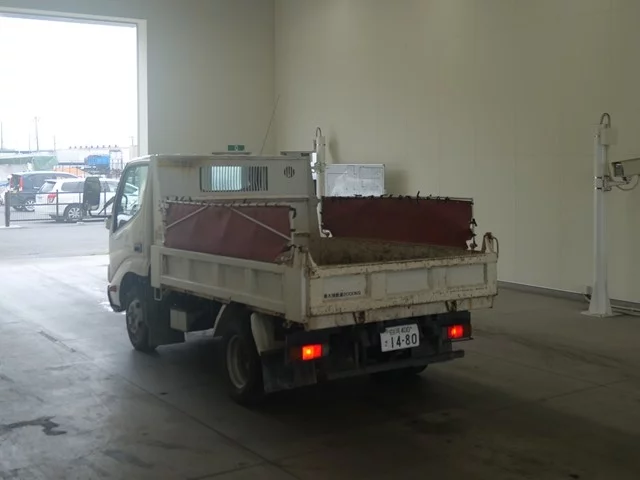 Toyota Dyna  с аукциона в Японии