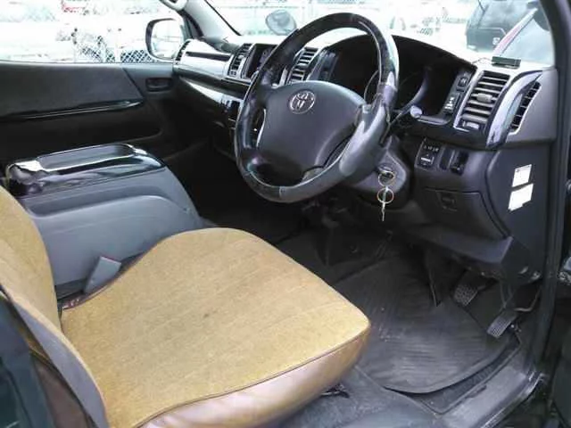 Toyota RegiusAce  с аукциона в Японии