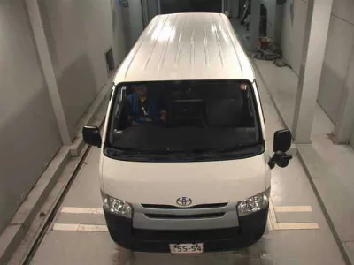 TOYOTA HIACE VAN