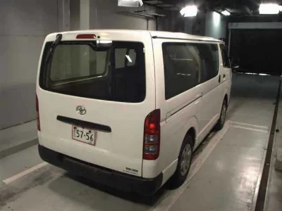 TOYOTA HIACE VAN