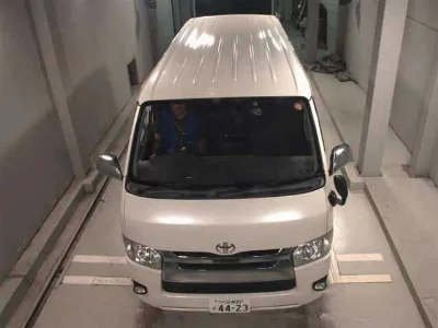 TOYOTA HIACE VAN