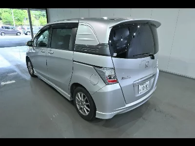 Honda Freed Spike