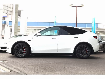 TESLA MODEL Y